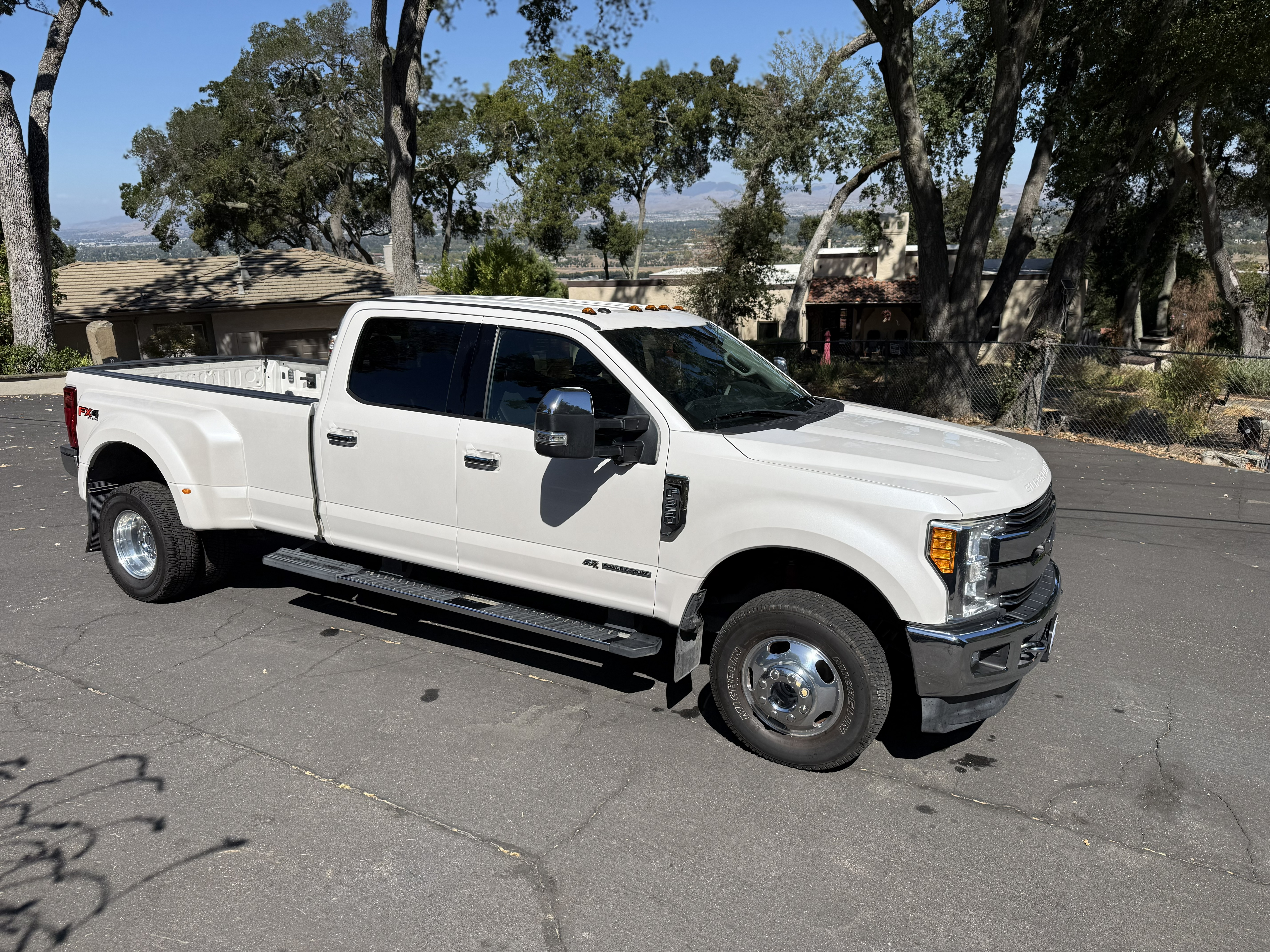 Used 2017 Ford F350 Lariat w/ Tow Technology Bundle AWD/4WD image 2