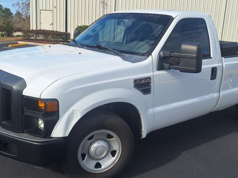 Used 2010 Ford F250 XL image 2