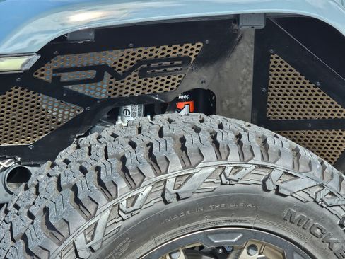 Used 2025 Jeep Gladiator Mojave image 16