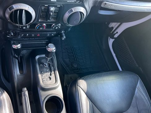 Used 2018 Jeep Wrangler Unlimited Sport image 17