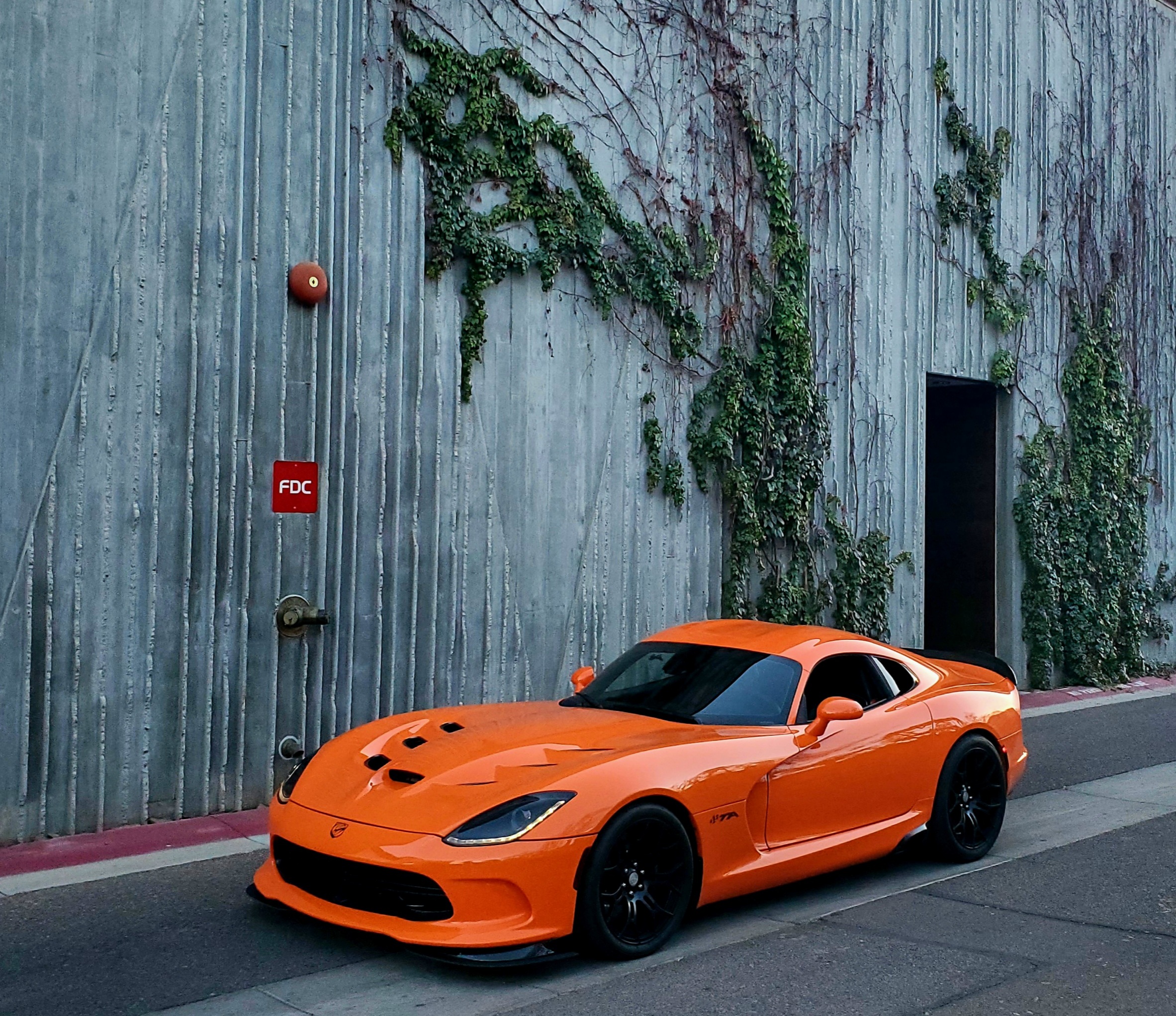 Used 2014 SRT Viper SRT-10 RWD image 1