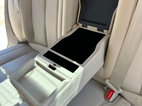 Used 2017 Lincoln Continental Select image 21