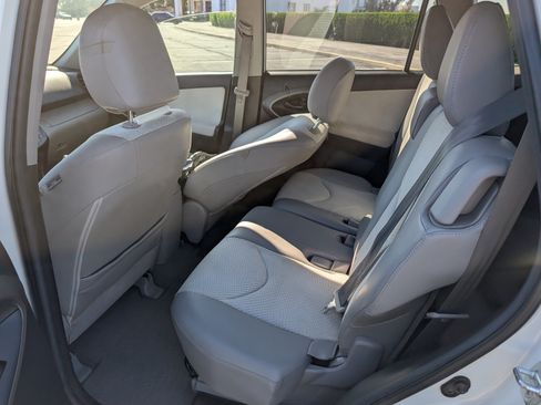 Used 2013 Toyota RAV4 EV image 9