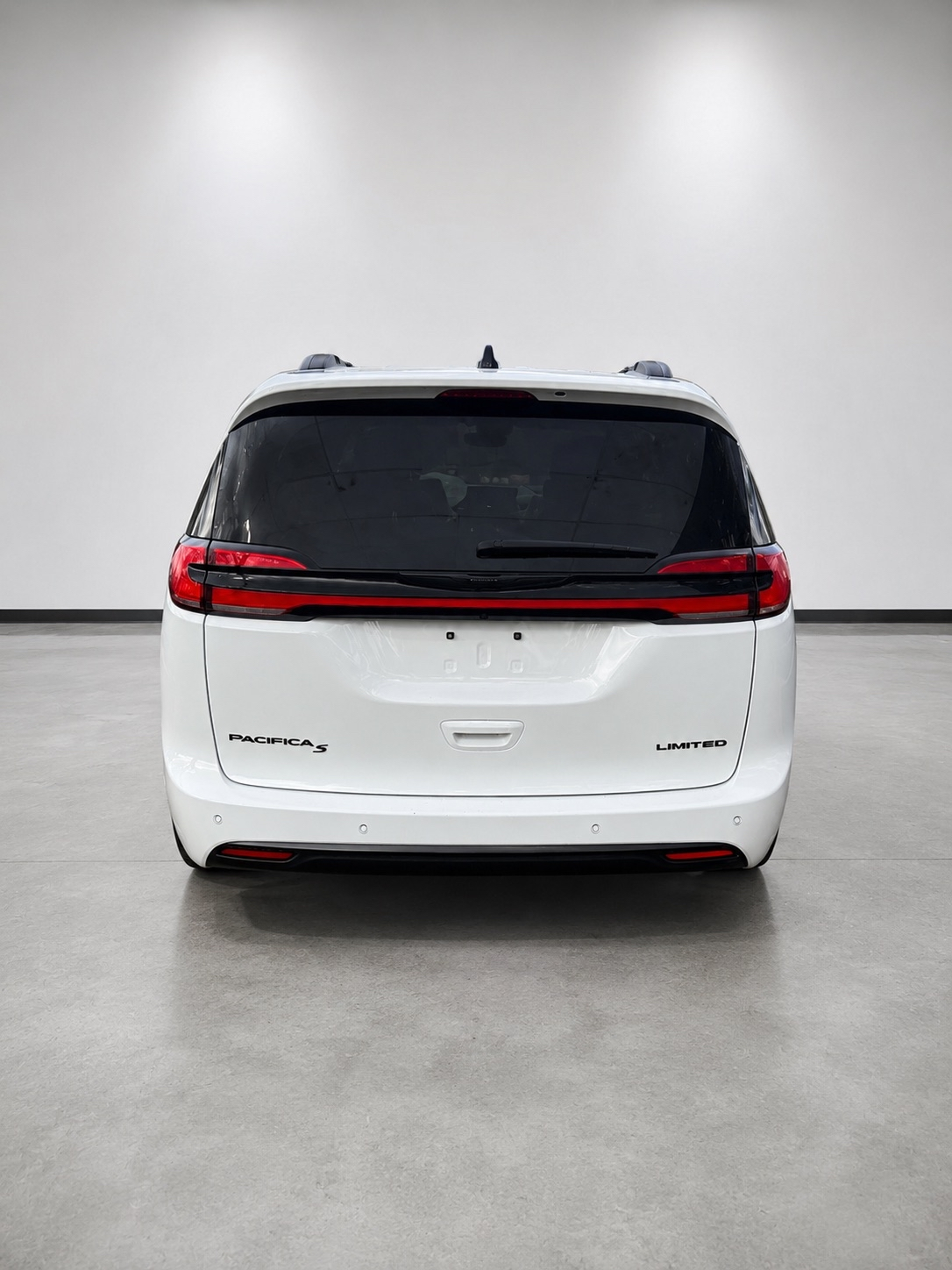 Used 2025 Chrysler Pacifica Limited FWD image 8