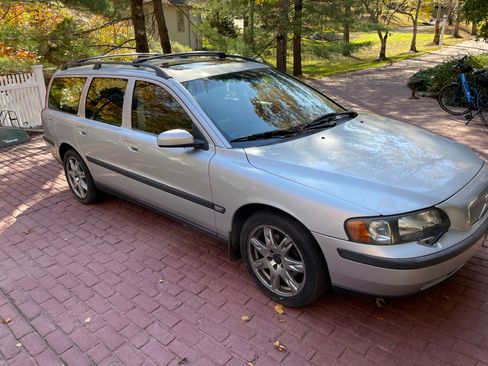 Used 2004 Volvo V70 2.5T image 4