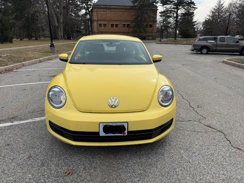 Used 2012 Volkswagen Beetle 2.5 image 2