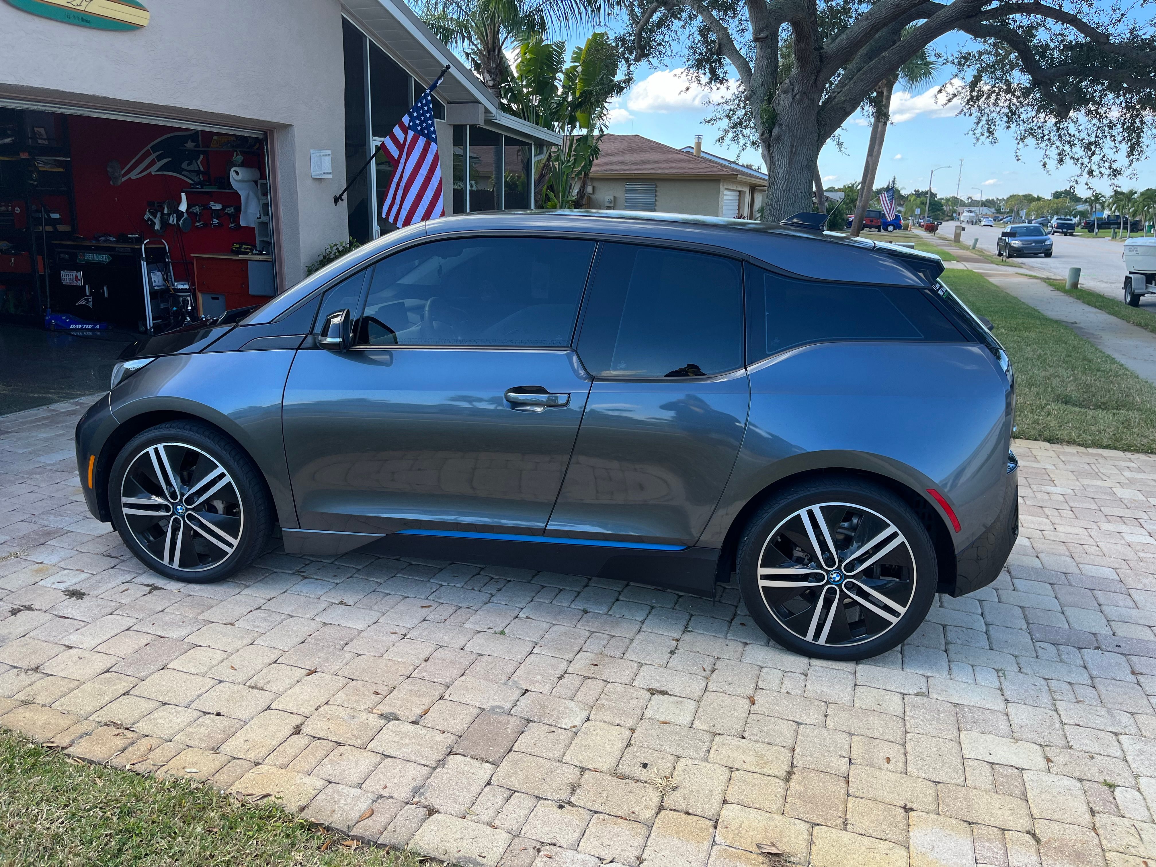 Used 2016 BMW i3 w/ Range Extender RWD image 1