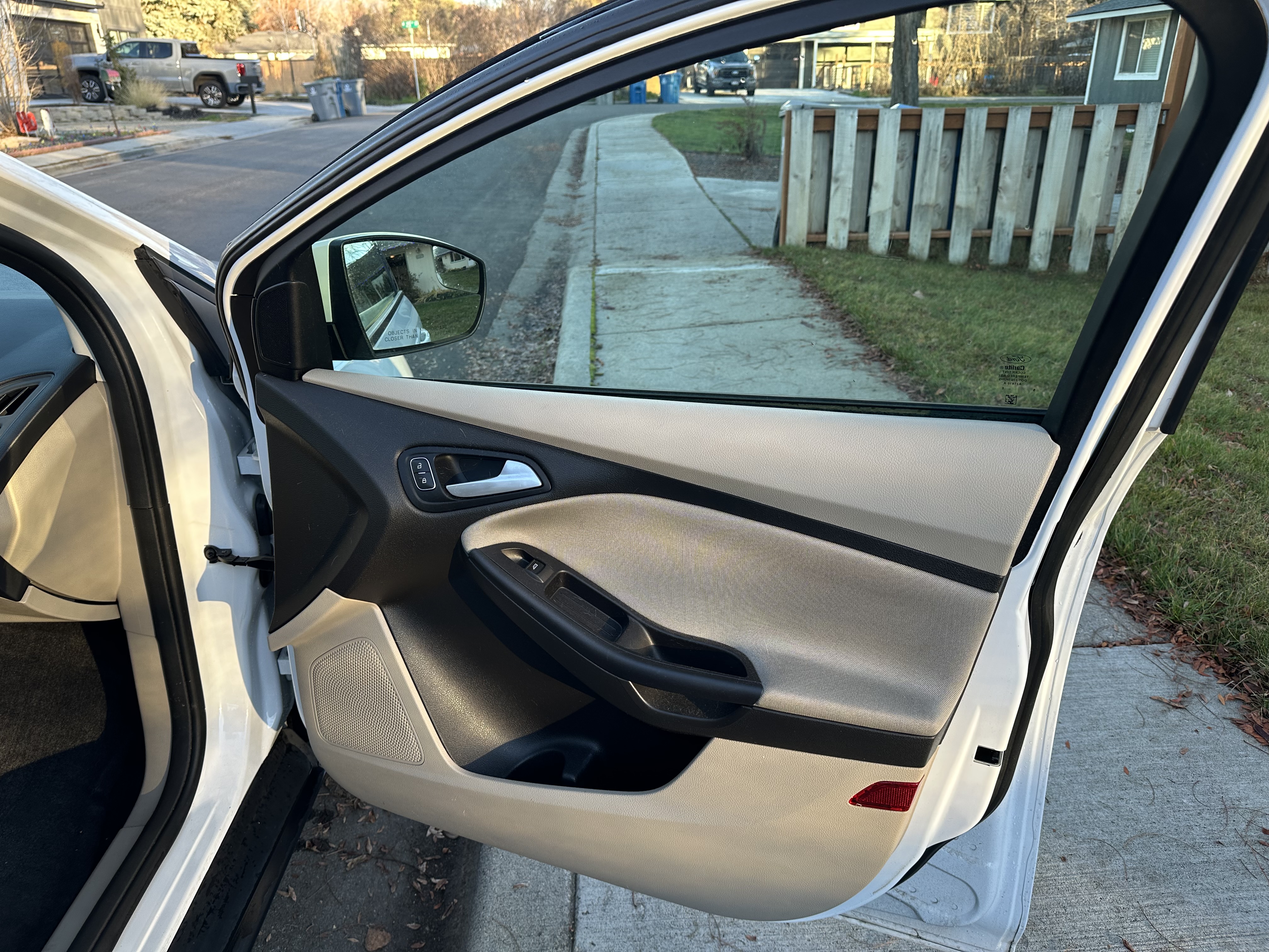 Used 2015 Ford Focus SE FWD image 12