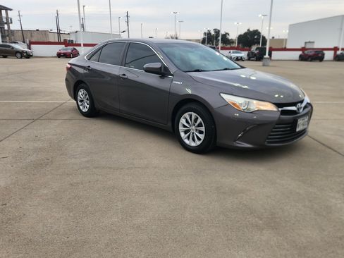 Used 2016 Toyota Camry LE FWD image 4