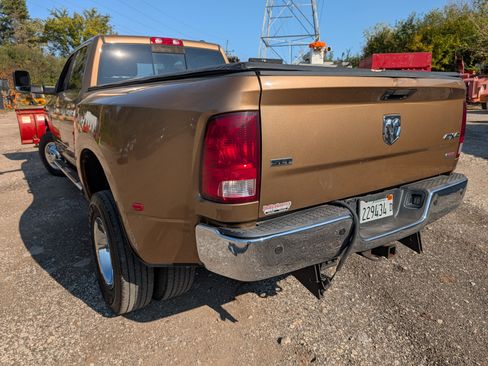 Used 2012 RAM 3500 SLT w/ Max Tow Pkg image 4