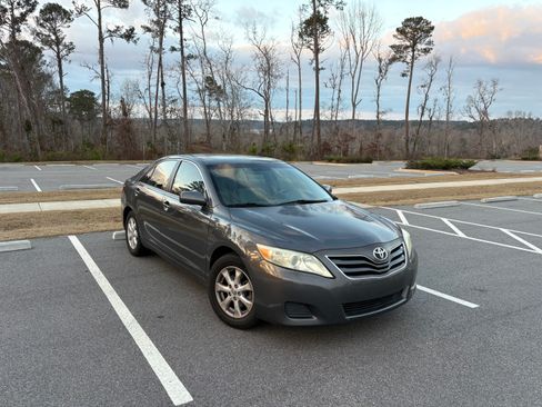 Used 2011 Toyota Camry LE w/ LE Extra-Value Pkg image 1