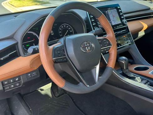 Used 2022 Toyota Avalon Limited image 6
