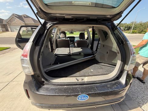 Used 2016 Toyota Prius V Three FWD image 13