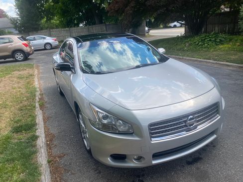 Used 2011 Nissan Maxima 3.5 SV w/ Premium Pkg FWD image 2