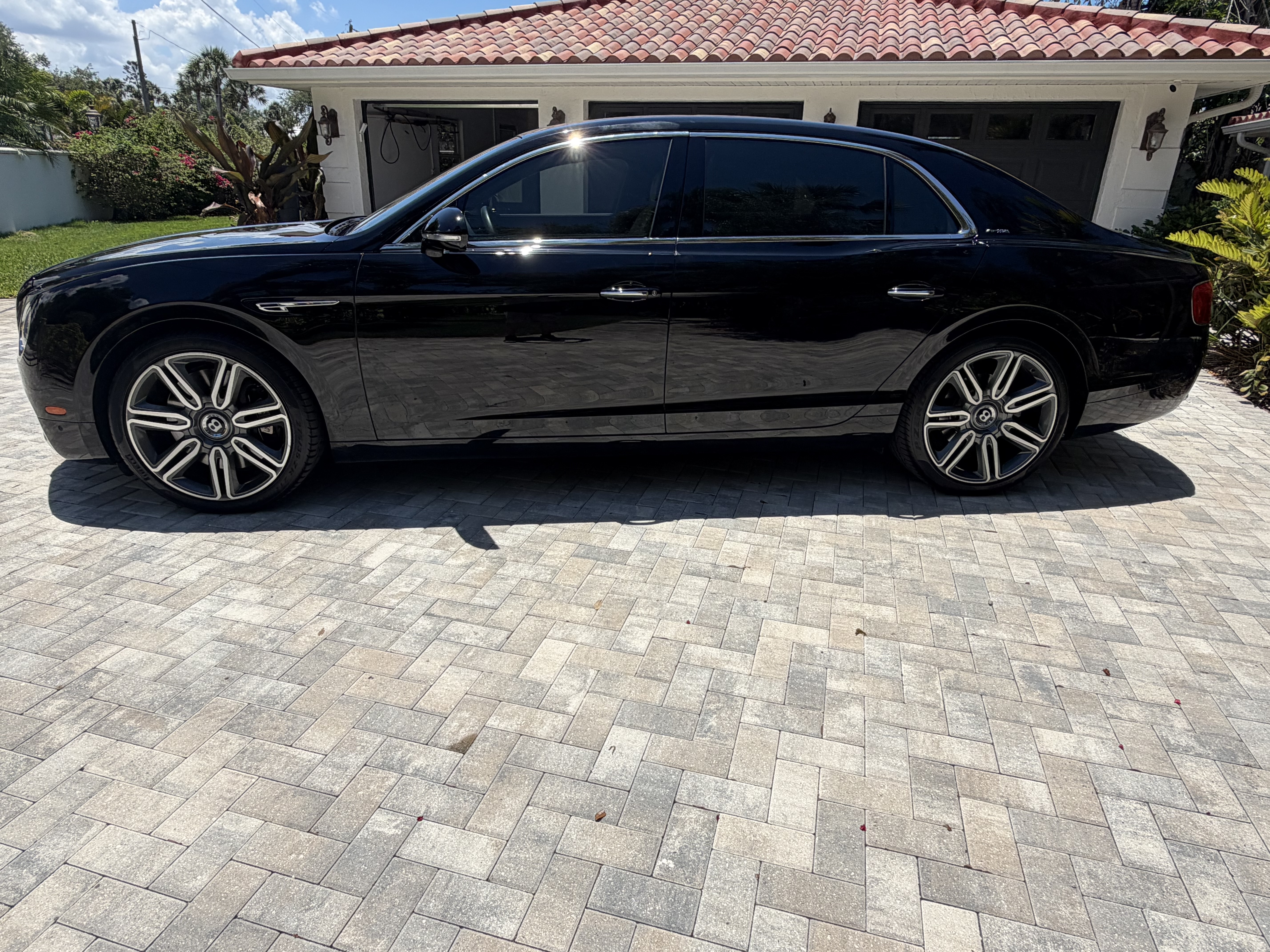 Used 2016 Bentley Flying Spur W12 AWD/4WD image 2