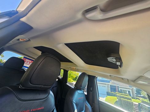 Used 2016 Jeep Renegade Trailhawk w/ Premium Trailhawk Package image 9