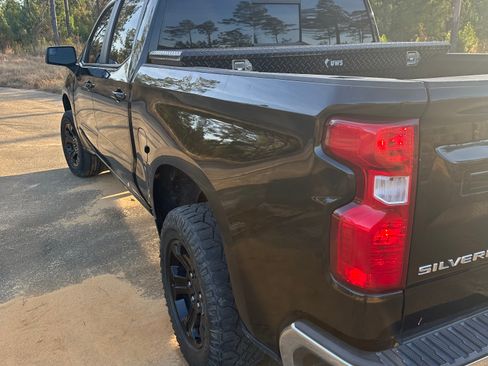 Used 2021 Chevrolet Silverado 1500 LT w/ All Star Edition Plus RWD image 2