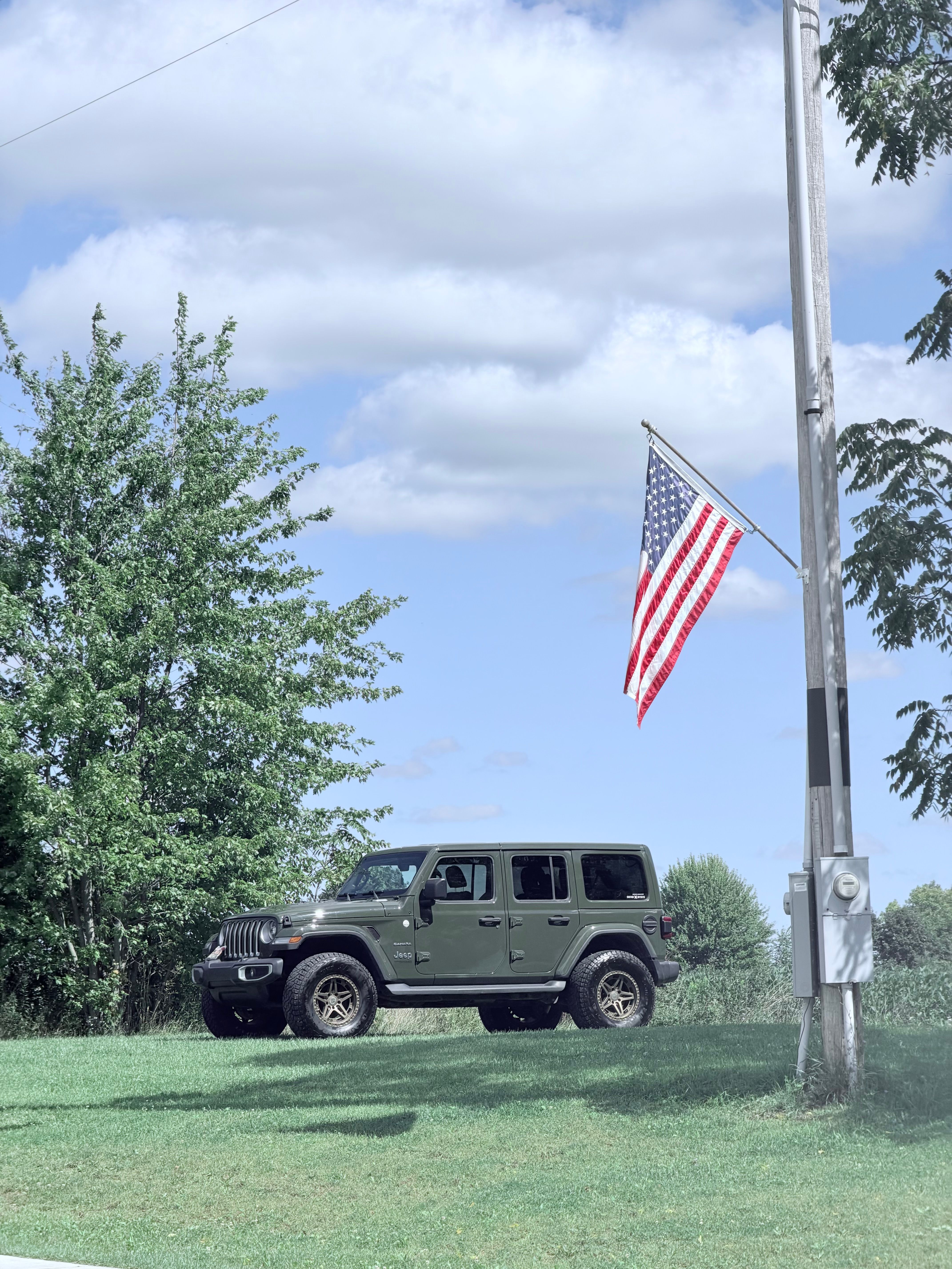 Used 2021 Jeep Wrangler Unlimited Sahara w/ Uconnect 4C Nav & Sound Group AWD/4WD image 24