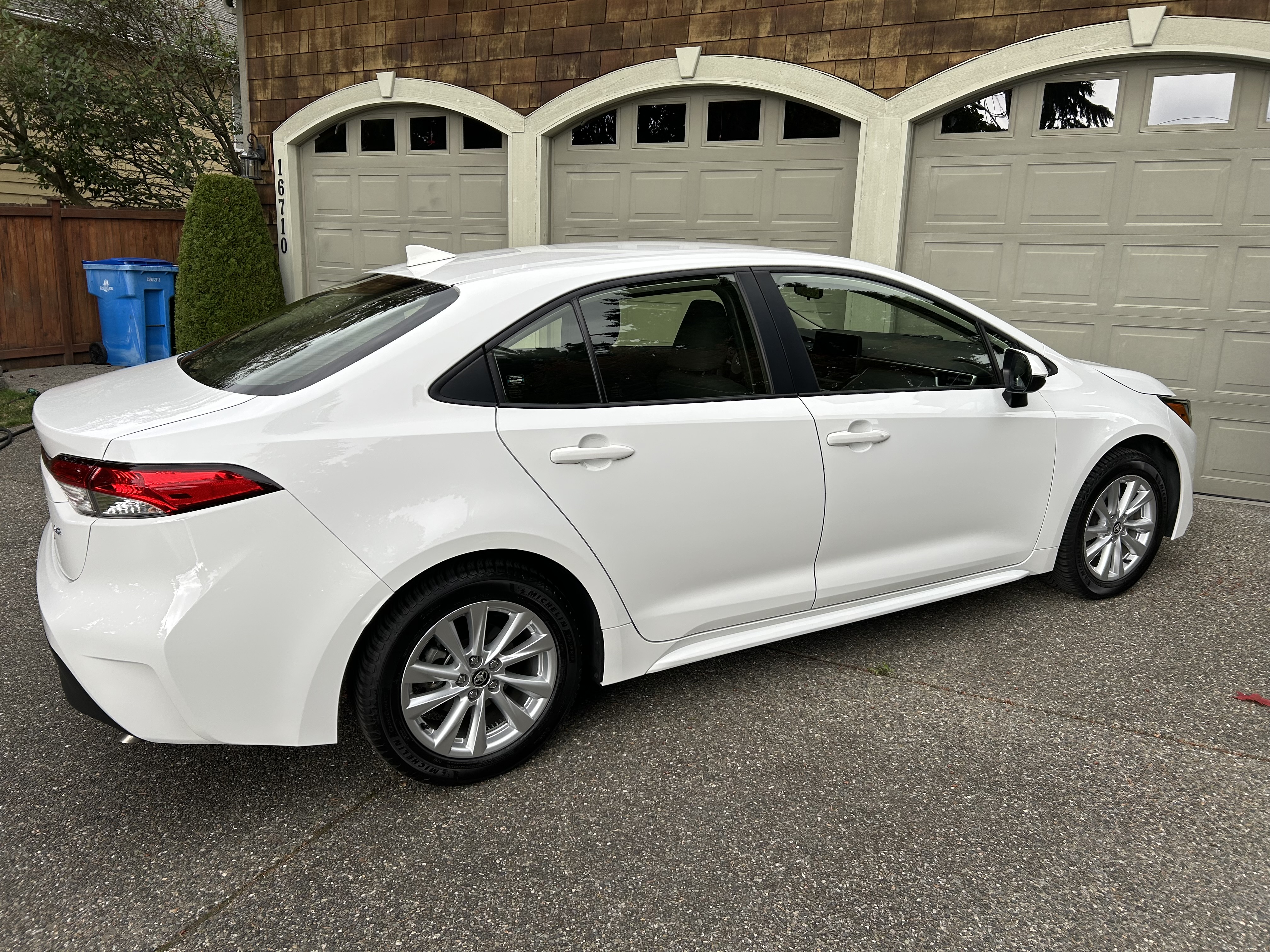 Used 2024 Toyota Corolla LE w/ LE Convenience Package FWD image 4