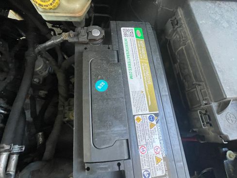 Used 2012 Chrysler Town & Country Limited image 22