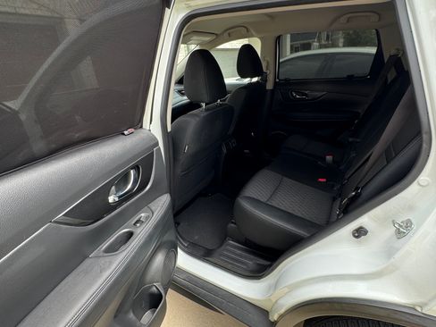 Used 2018 Nissan Rogue SV FWD image 12