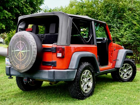 Used 2016 Jeep Wrangler Rubicon w/ Power Convenience Group AWD/4WD image 9