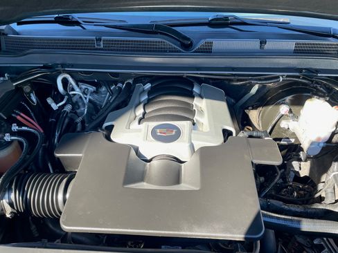 Used 2019 Cadillac Escalade ESV Luxury image 19