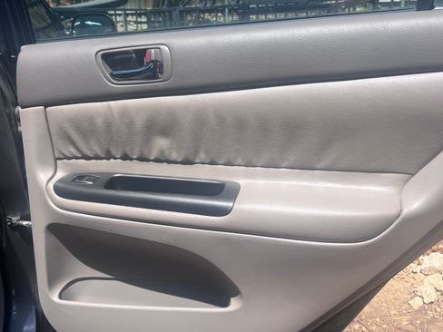 Used 2006 Toyota Camry XLE FWD image 17