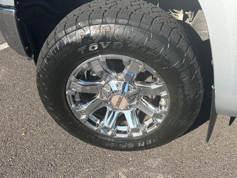 Used 2018 Toyota Tundra SR5 AWD/4WD image 8