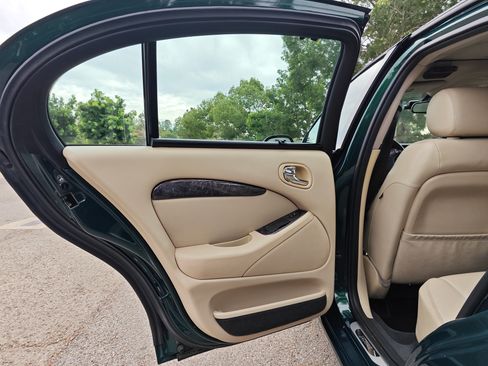 Used 2004 Jaguar S-TYPE R image 22