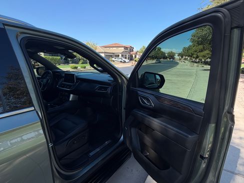 Used 2023 Chevrolet Tahoe LT w/ Luxury Package RWD image 23