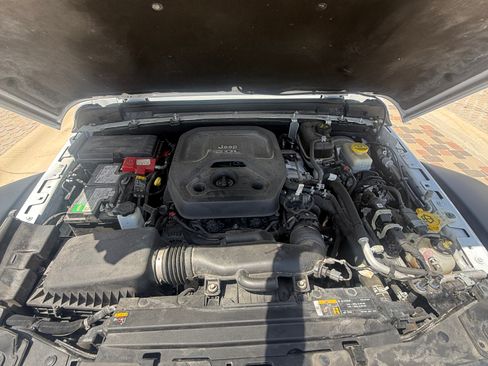 Used 2021 Jeep Wrangler Unlimited Rubicon AWD/4WD image 10