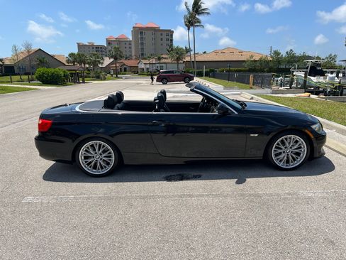 Used 2011 BMW 335i Convertible image 6