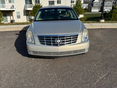 Used 2007 Cadillac DTS Luxury I w/ Trunk Convenience Package image 2