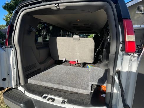 Used 2015 Chevrolet Express 3500 LT w/ LT Preferred Equipment Group RWD image 4