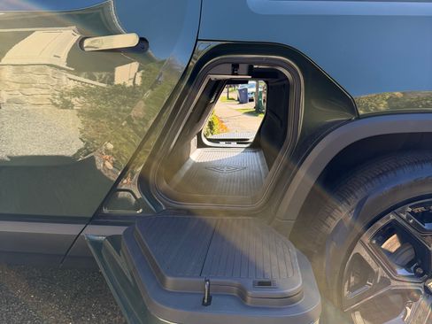 Used 2023 Rivian R1T Adventure image 29