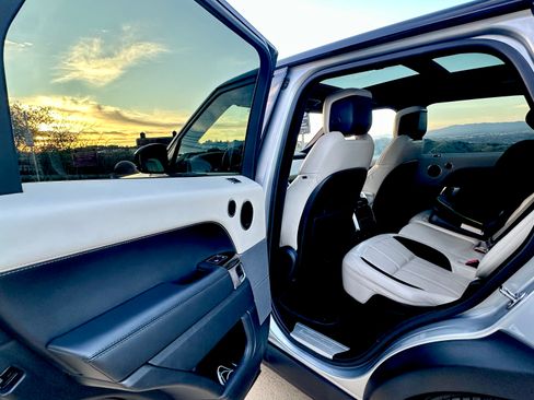 Used 2018 Land Rover Range Rover Sport Supercharged image 16