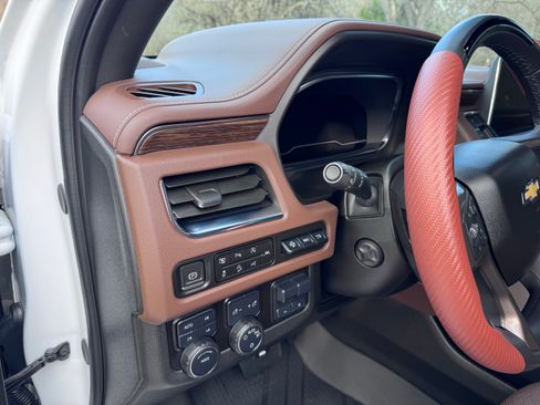 Used 2024 Chevrolet Suburban High Country w/ Advanced Technology Package image 13