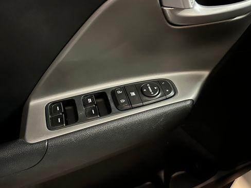 Used 2019 Kia Niro LX image 14