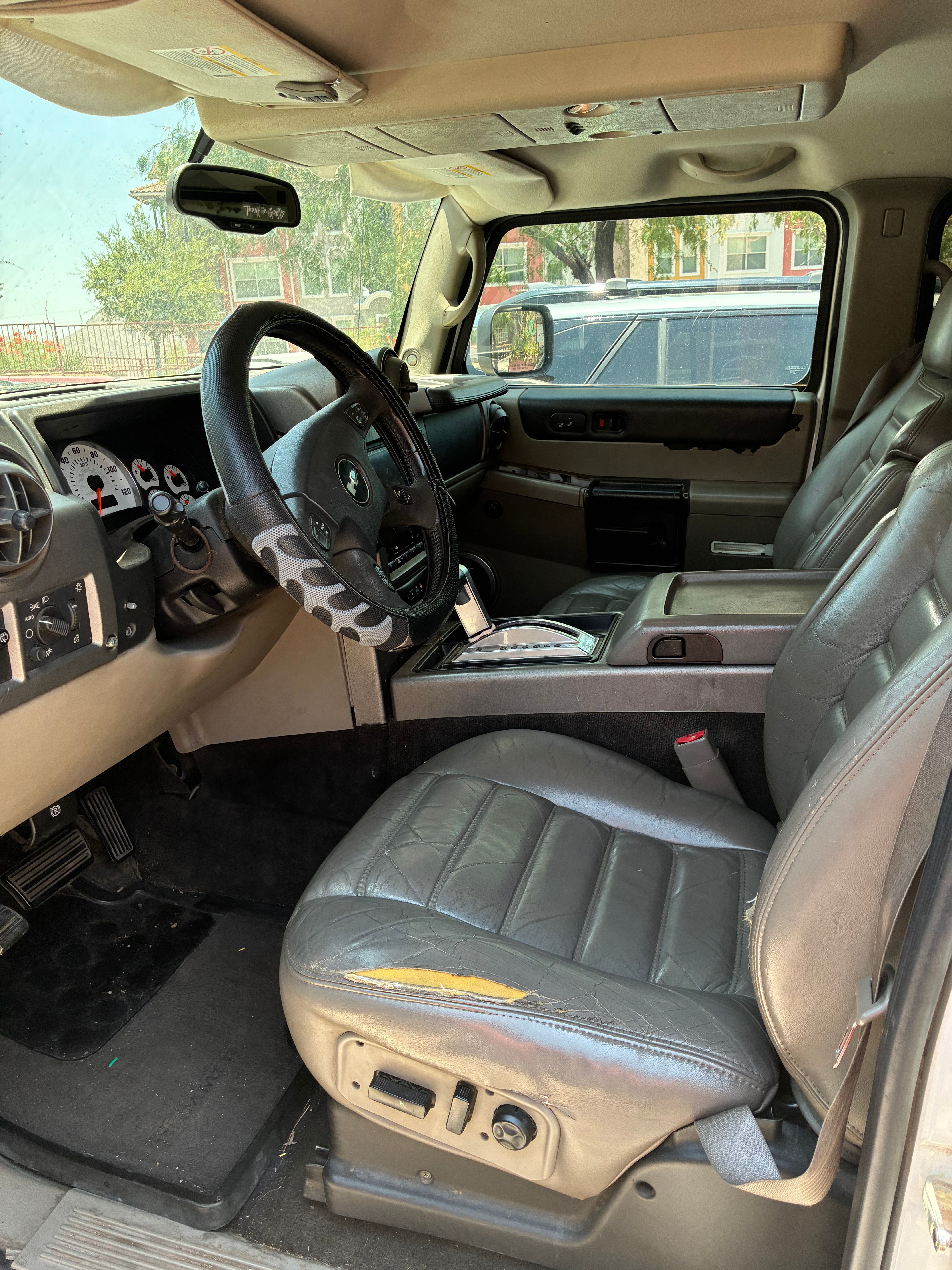 Used 2004 HUMMER H2 w/ Preferred Equipment Group AWD/4WD image 9