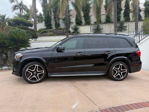 Used 2019 Mercedes-Benz GLS 550 4MATIC image 2