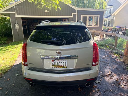 Used 2013 Cadillac SRX Luxury w/ Driver Awareness Package FWD image 2