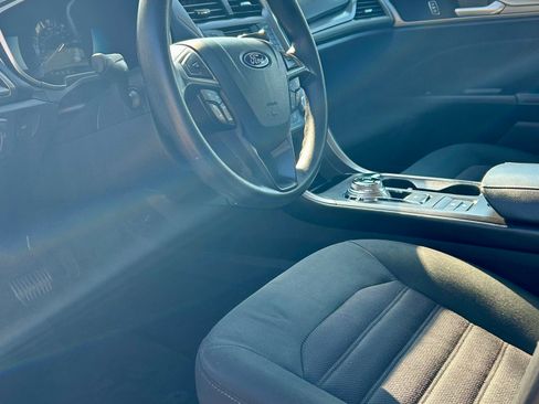 Used 2018 Ford Fusion SE image 6