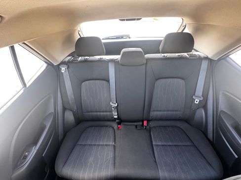 Used 2021 Hyundai Venue SE image 11