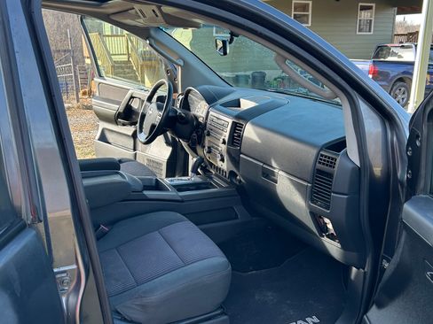 Used 2009 Nissan Titan SE w/ SE Drivers Convenience Pkg image 10
