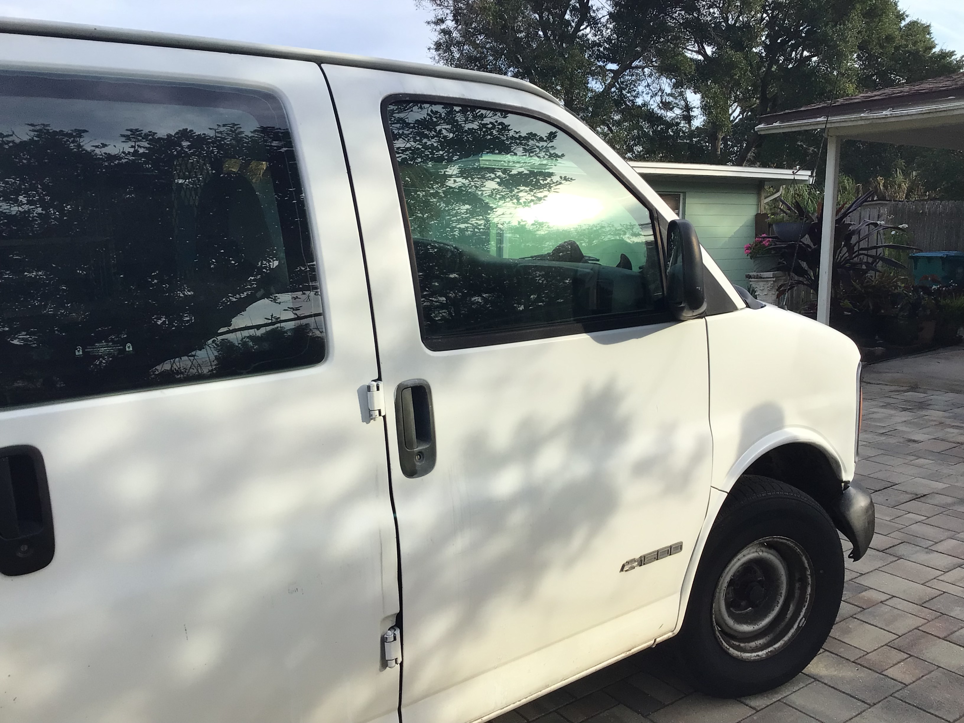 Used 2001 Chevrolet Express 1500 RWD image 9