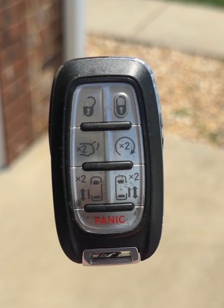 Used 2021 Chrysler Pacifica Touring-L FWD image 8