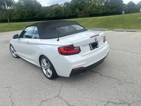 Used 2017 BMW 230i Convertible RWD image 4