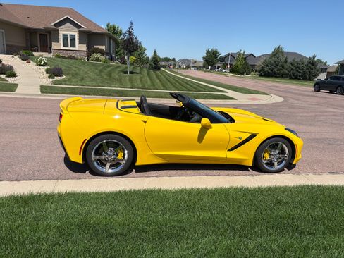 Used 2015 Chevrolet Corvette Stingray Convertible RWD image 2