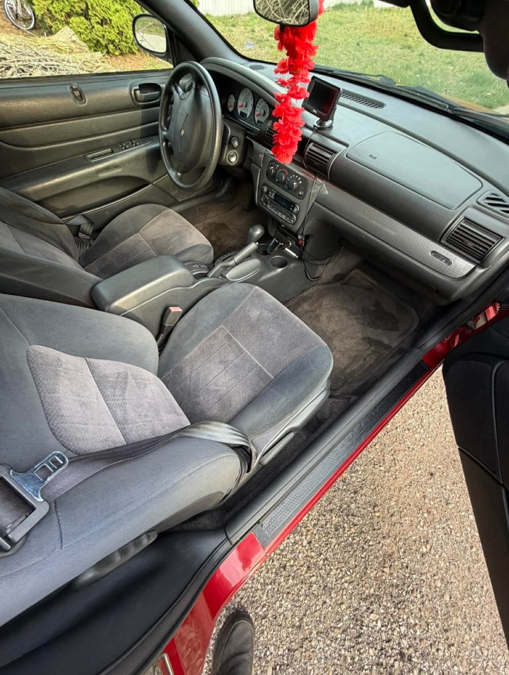 Used 2004 Chrysler Sebring GTC FWD image 2